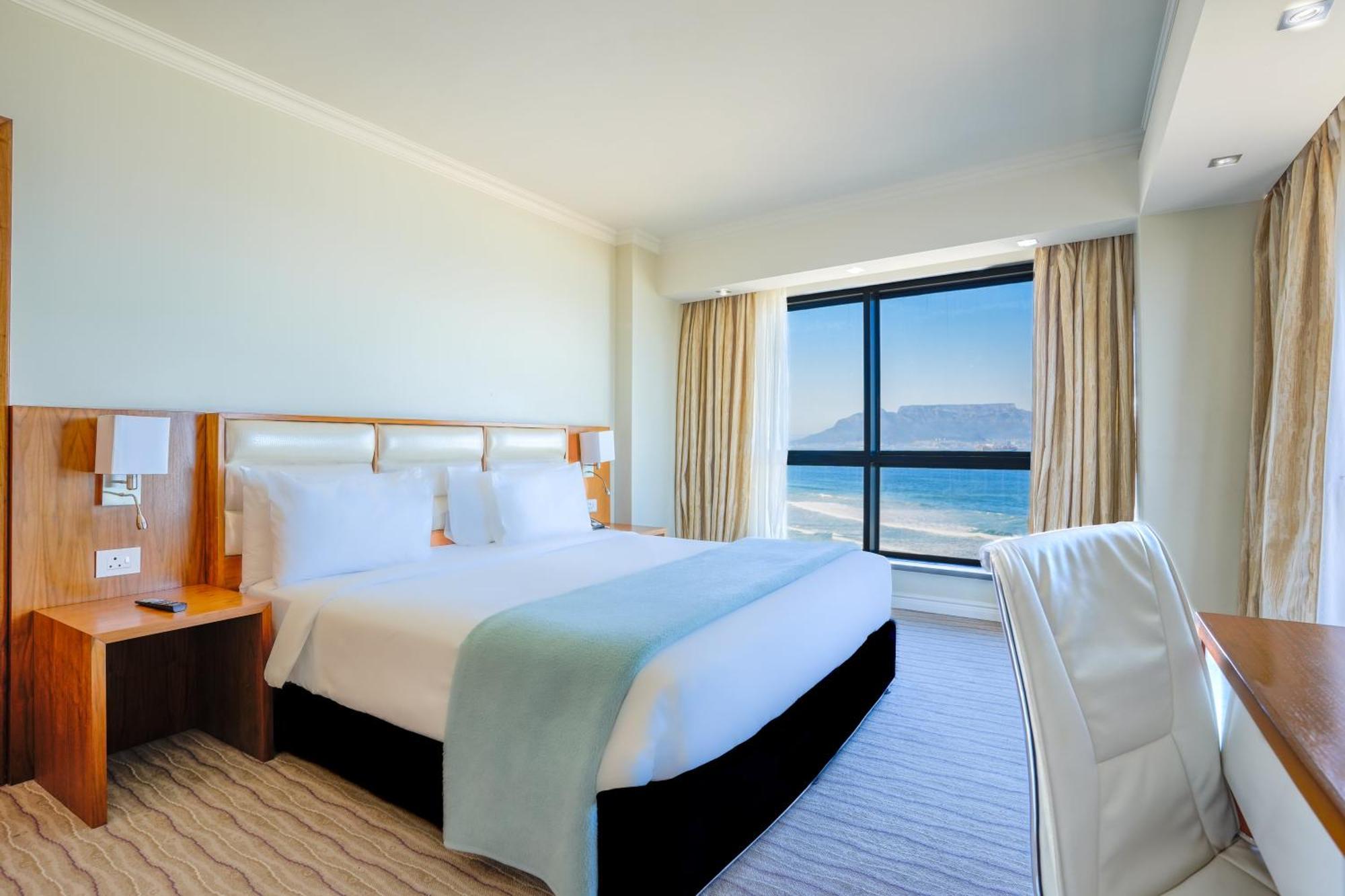 Blaauwberg Beach Hotel بلوبيرجستراند المظهر الخارجي الصورة
