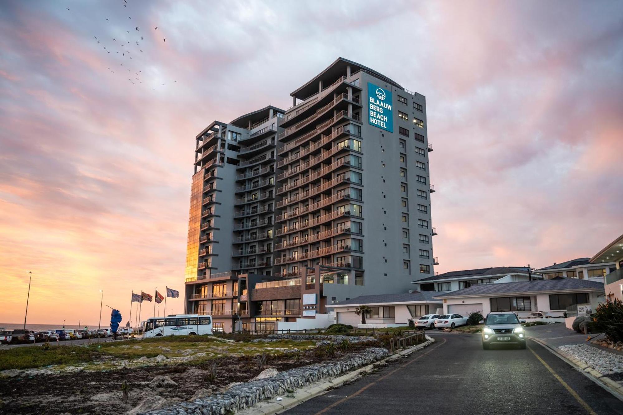 Blaauwberg Beach Hotel بلوبيرجستراند المظهر الخارجي الصورة
