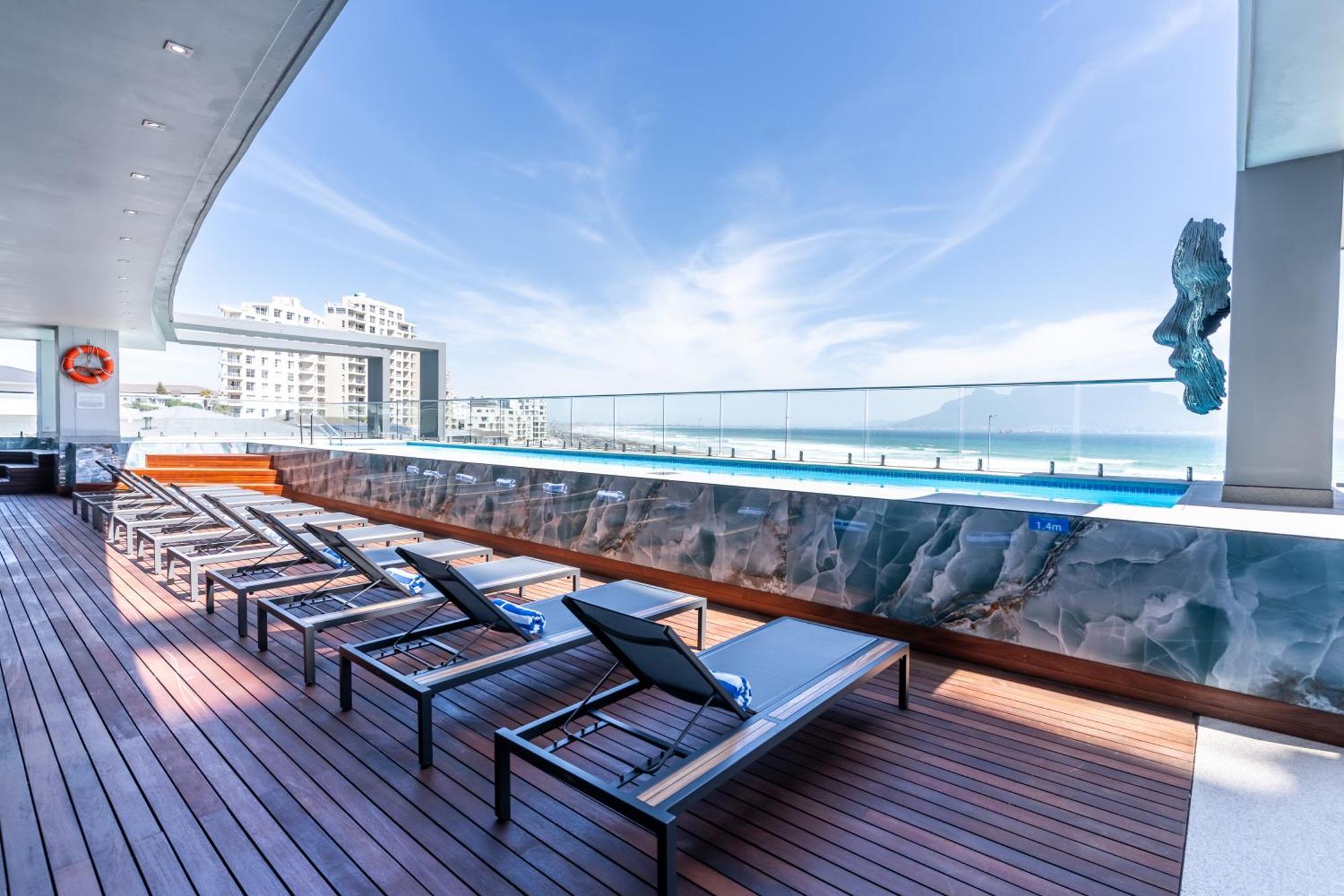 Blaauwberg Beach Hotel بلوبيرجستراند المظهر الخارجي الصورة