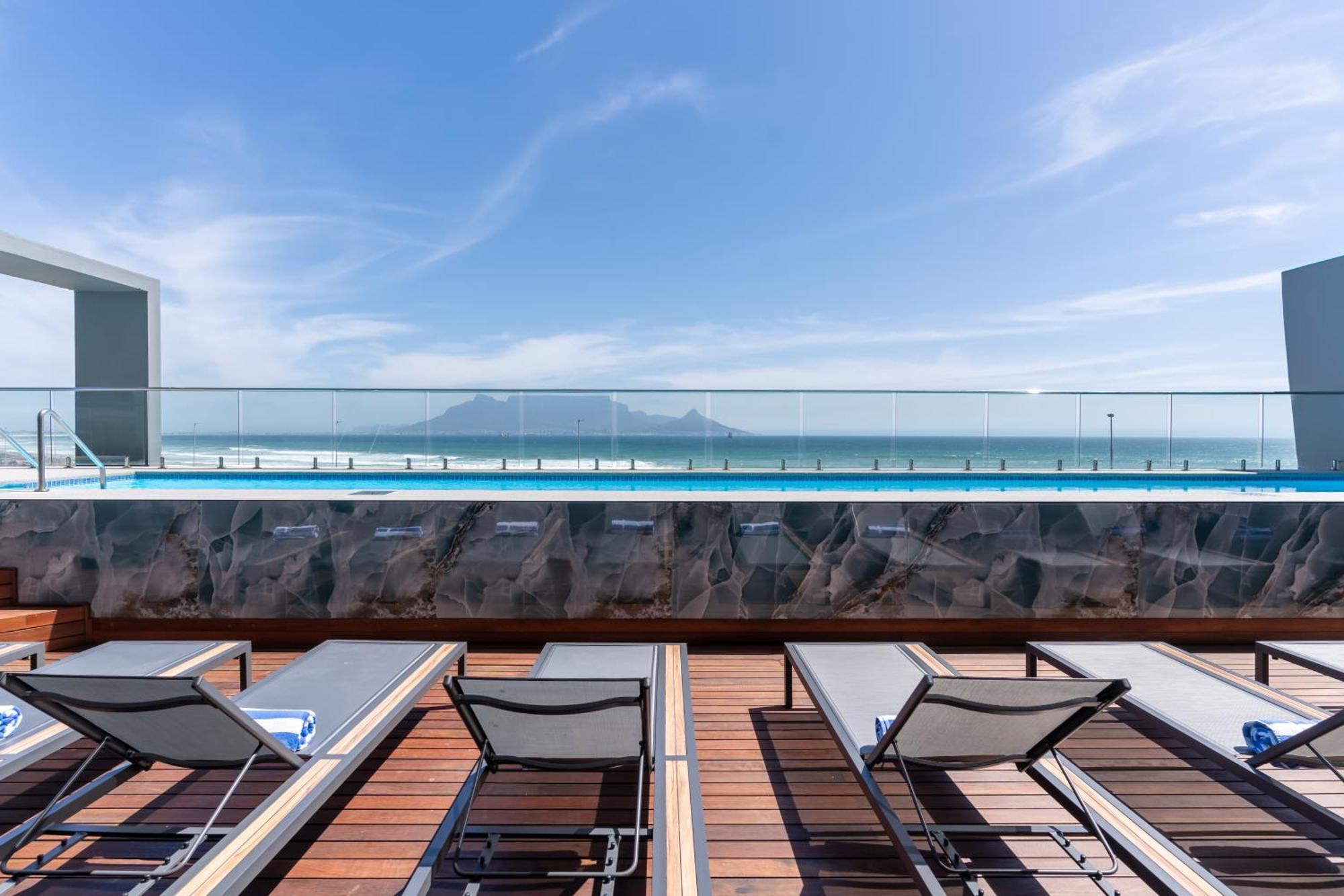 Blaauwberg Beach Hotel بلوبيرجستراند المظهر الخارجي الصورة